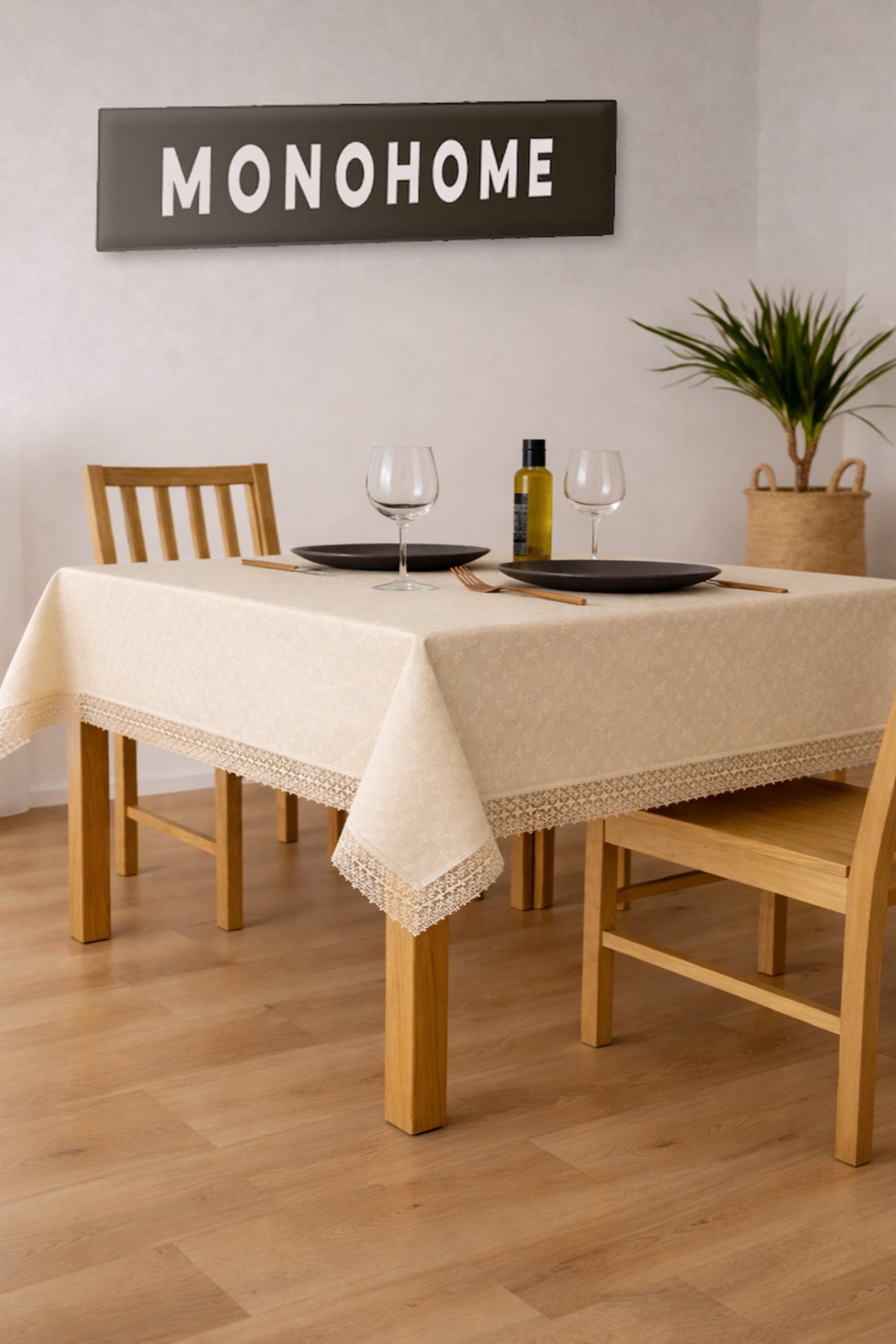 Ütü Gerektirmez & Jakar Dokuma Dertsiz Kumaş – Dantel Detaylı Şık Masa Örtüsü-Krem