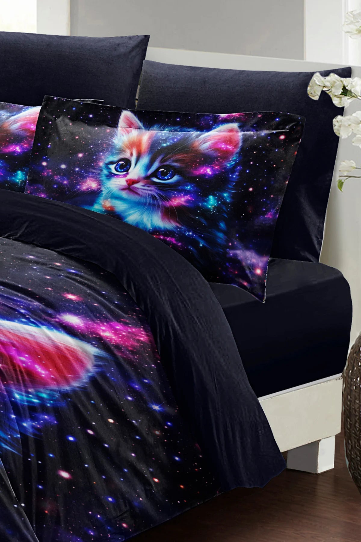 Uzay Temalı Kedi Desenli 5D Dijital Baskı Nevresim Takımı – Çift Kişilik